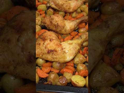 Cuisses de poulet et ses légumes rôtis au four !   #recette #recettefacile #poulet #legumes #pan