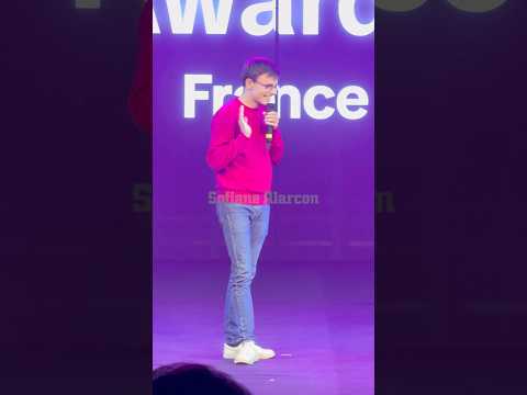 Emilien des 12 coups de midis ur la scène des TikTok Awards 2025 au Théâtre du Lido à Paris