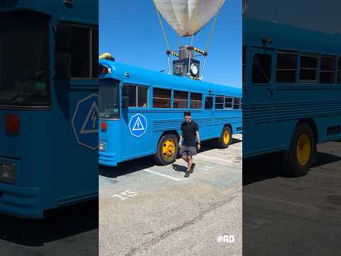 Fortnite Battle Bus vs Fortnite Battle Bus! 🚎💥