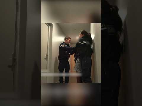 Il frappe un journaliste et crache sur les gendarmes !