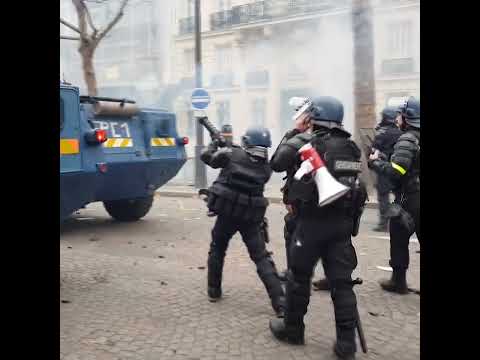 Les forces de l'ordre sortent l'artillerie lourde #shorts