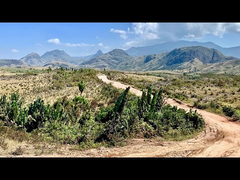 MADAGASCAR  la RN 12 de Manakara à Fort Dauphin