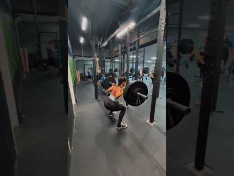 Ouch! Hair pulling squat fail! Wow! #sexygymfails  #gymgirlfails  #gymfails #fail #gymgirl #squat